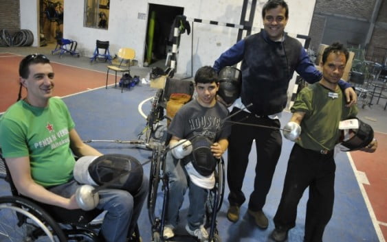 URUGUAY: Los Mosqueteros del esfuerzo, esgrima en silla de ruedas en Apri