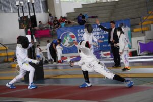 Los combates fueron muy reñidos, en especial en la categoría infantil. (Foto: Federación Costarricense de Esgrima)